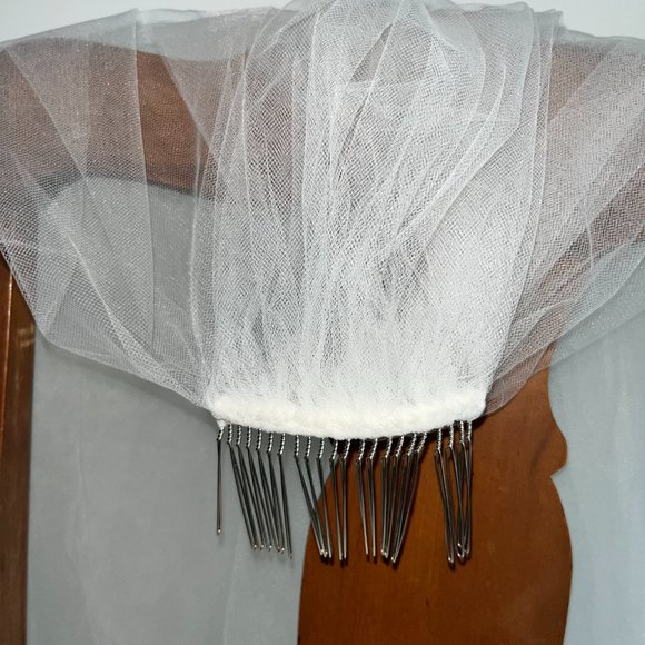 White Tulle Veil main image 5